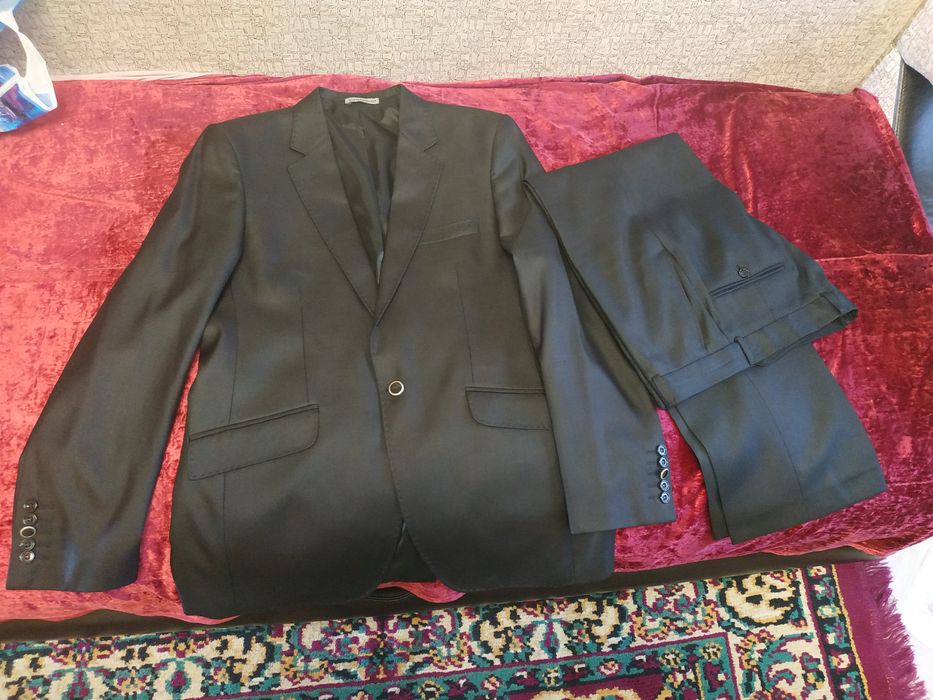 Отличный мужской костюм