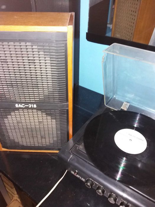 виниловый проигрыватель