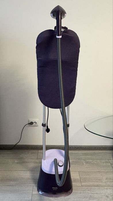 Aparat de calcat vertical Philips cu abur