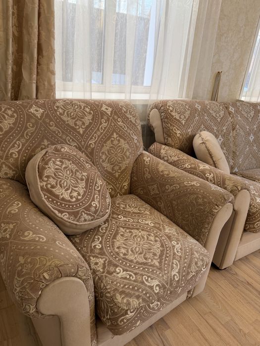 Продам диван с 2 креслами