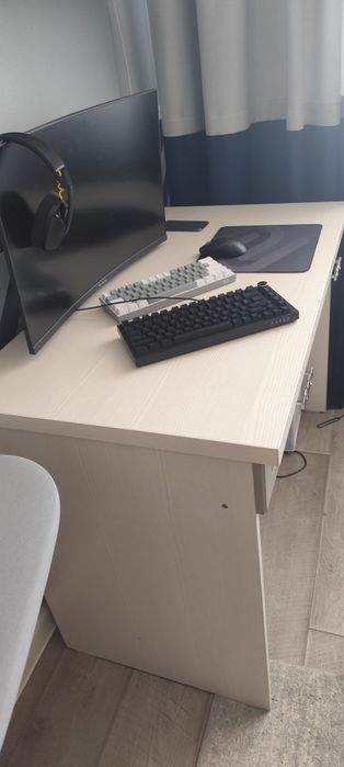 продам стол есть торг подходит для всего