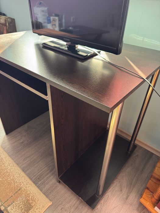 Бюро подхицящо за компютър или ученици