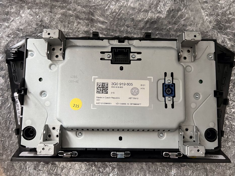 Оригинален Екран от пасат B8 с рамка Пиано лак