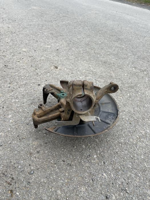 Fuzeta stanga fata VW golf 5, passat b6