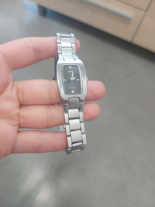 Дамски часовник Casio - метална верижка