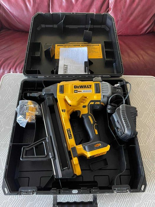 Акумулаторен такер за бетон DeWALT DCN890N