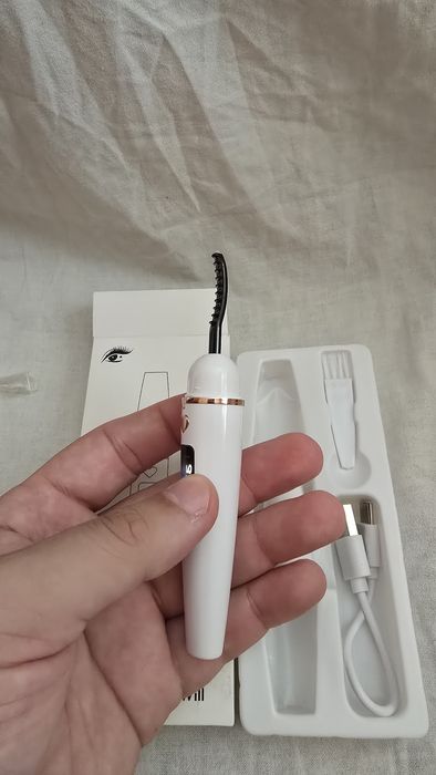 Нов модел извивачка за мигли × 8