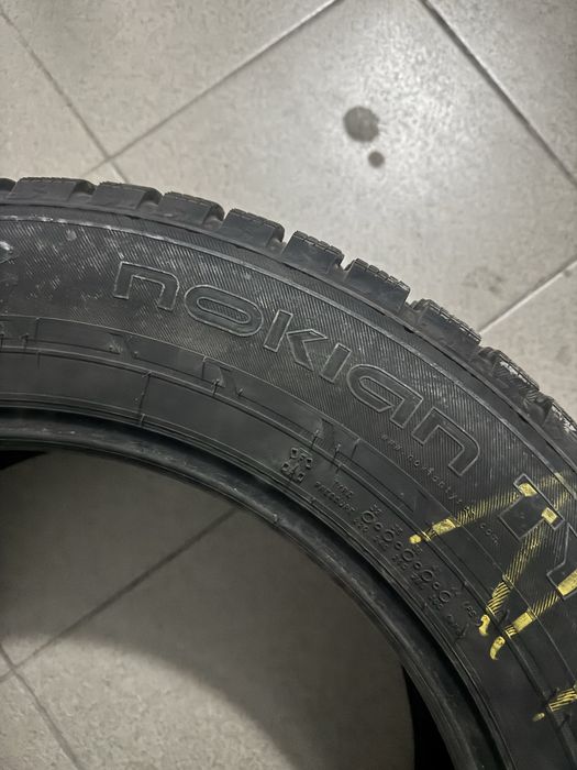 Продам шины б/у R17