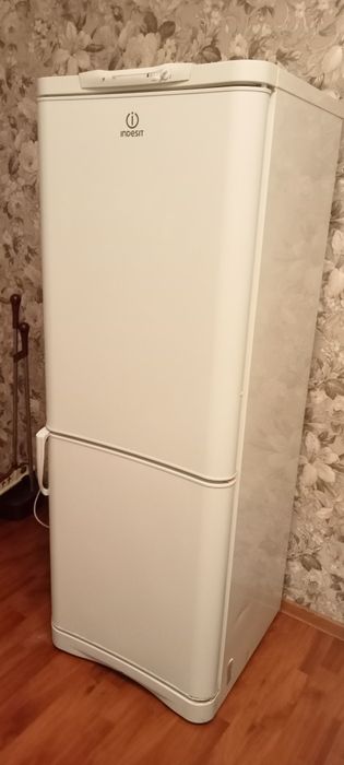 Холодильник б/у для кухни