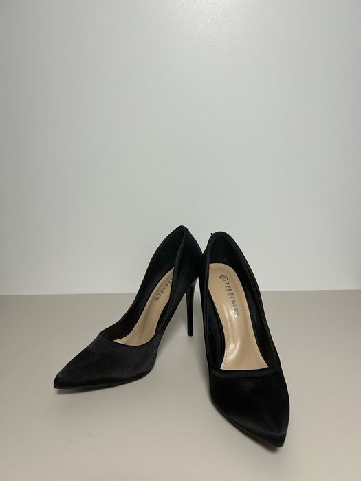 Черни високи обувки