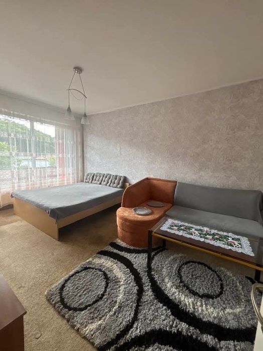 Дава се под наем Едностаен апартамент в Перник, Център - 46 кв.м за 306 € - Снимка #1