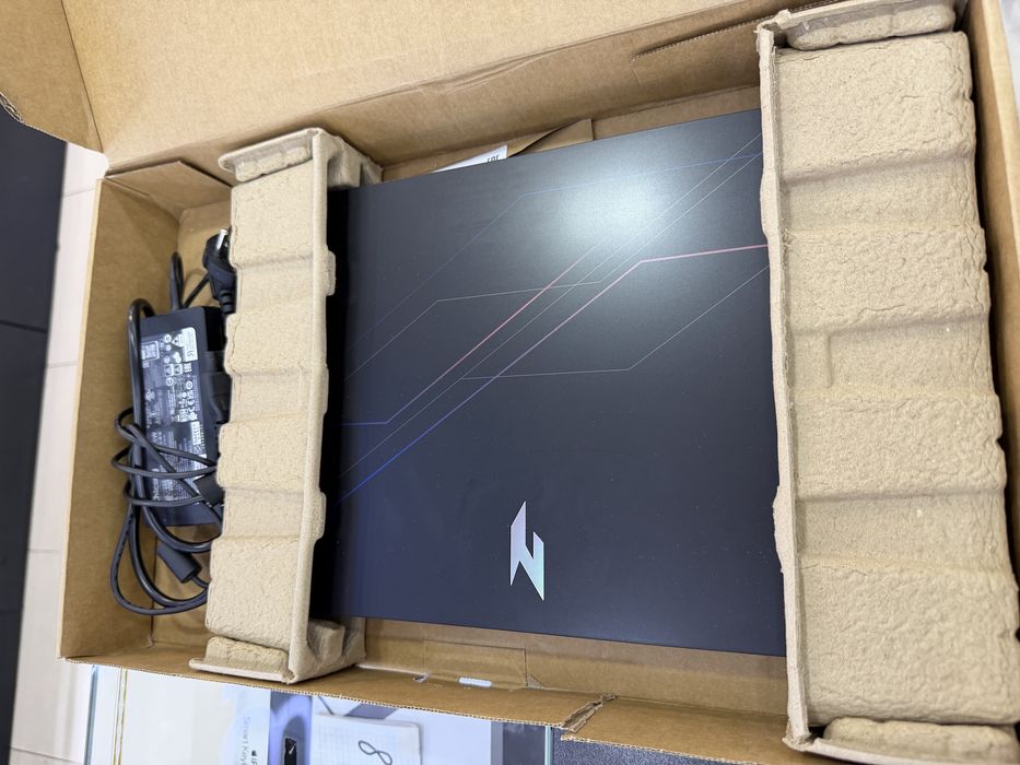 Acer Nitro V15 rtx5050 16/1tb