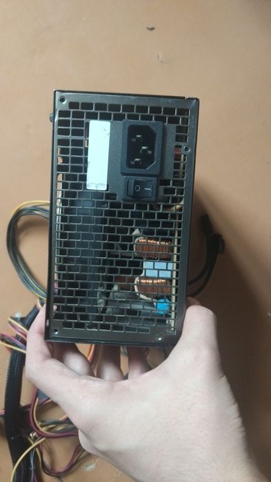 Блок питания Huntkey на 600 вт