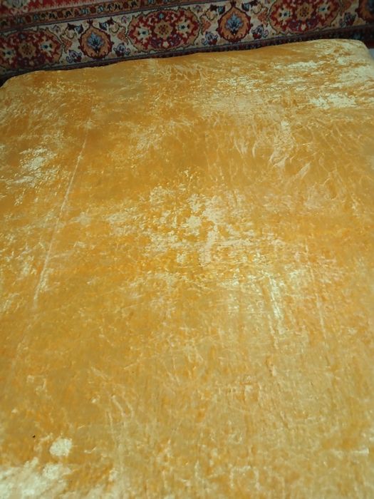 Продам покрывало на кровать.