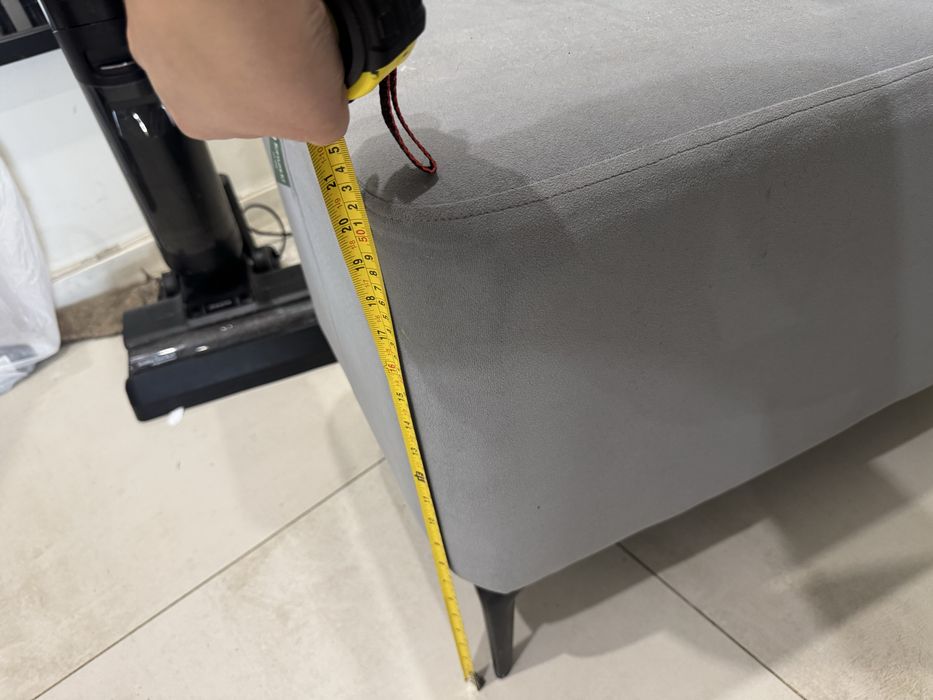 Продам пуфик серый с ножками