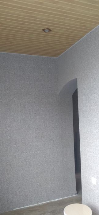 Стелю ламинат. Клею обои. Потолок пластик.