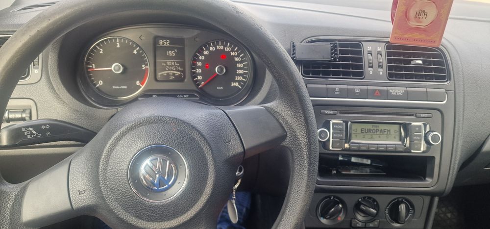 VOLKSWAGEN Polo 2011 — imagine 3