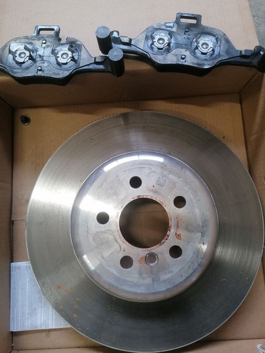 Оригинални BMW  предни дискове и накладки на 2-3 хил. км