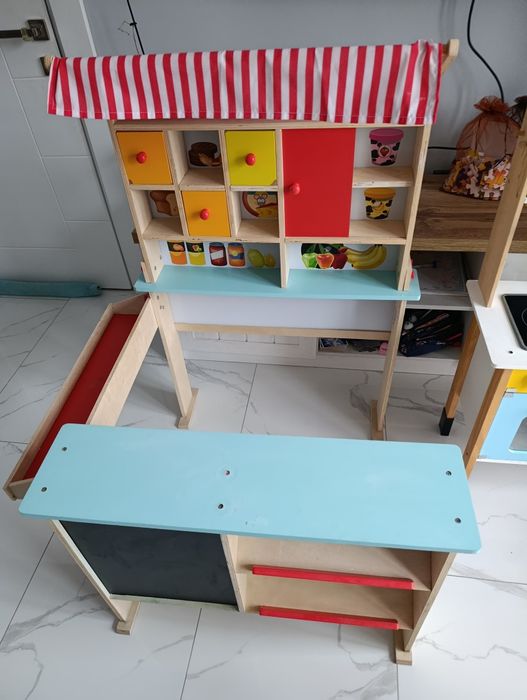 Дървена кухня и магазин + касов апарат, уреди з аготвене и продукти