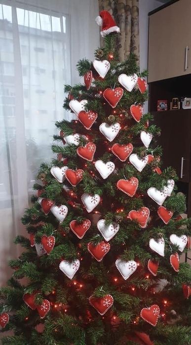 Decoratiuni inimioare handmade pentru bradul de Craciun