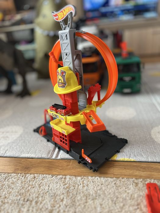 Нова пожарна Hot wheels