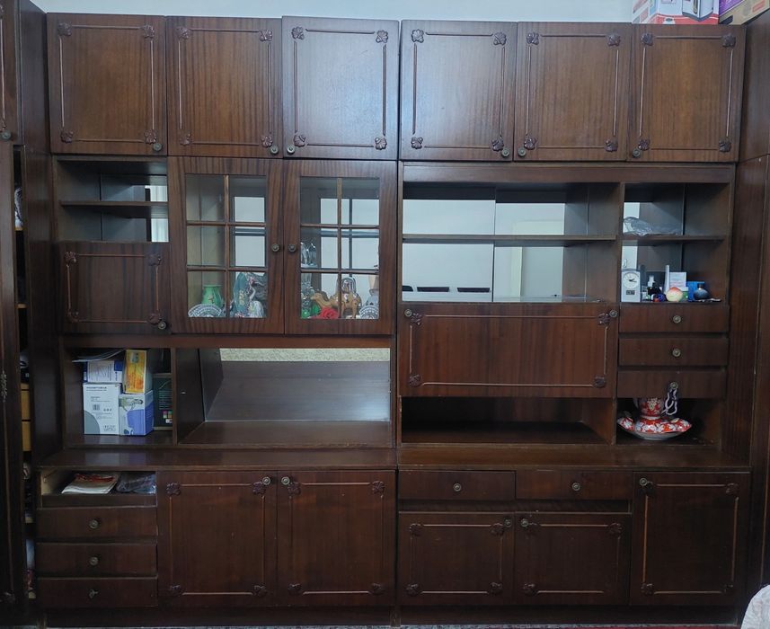 Румынский стенка сотилади