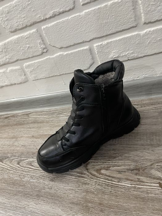 Продам зимние ботинки
