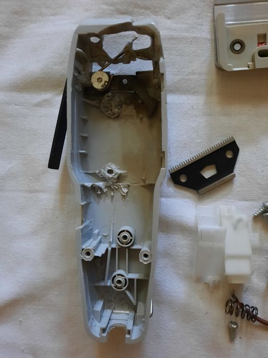 Детали от машинки для стрижки волос МОЗЕР.