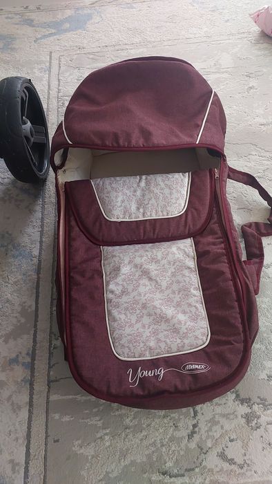 Продам  коляску с переноской