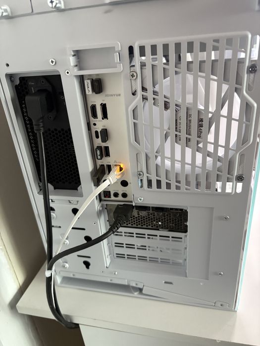 White Build nou PC Gaming