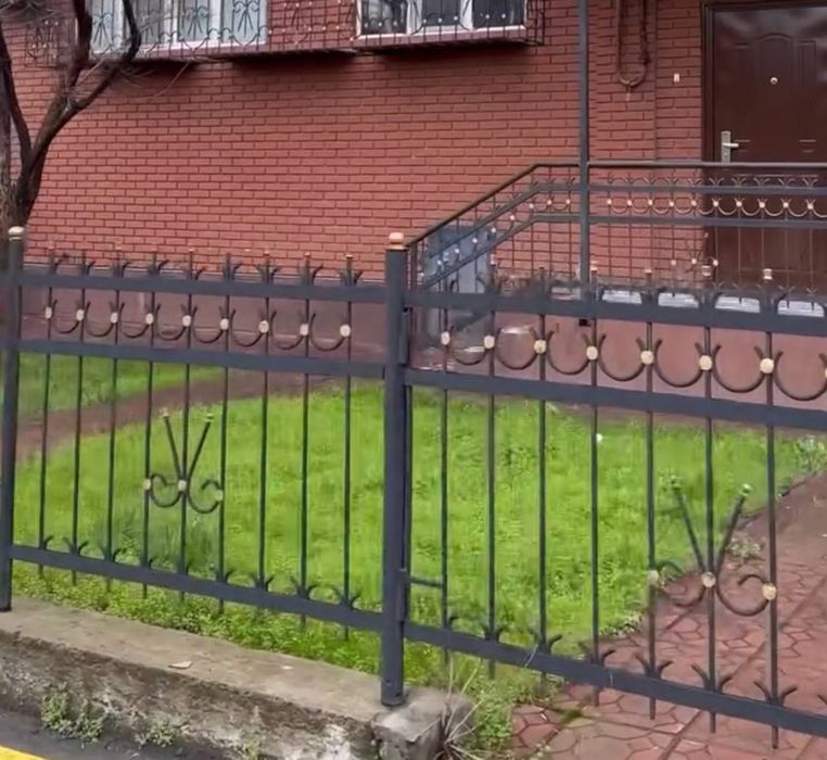 Таййор темир панжара решоткалари 25метр ва труба
Мустаҳкам решетка ва