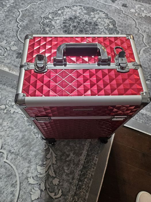 Нов куфар за гримове