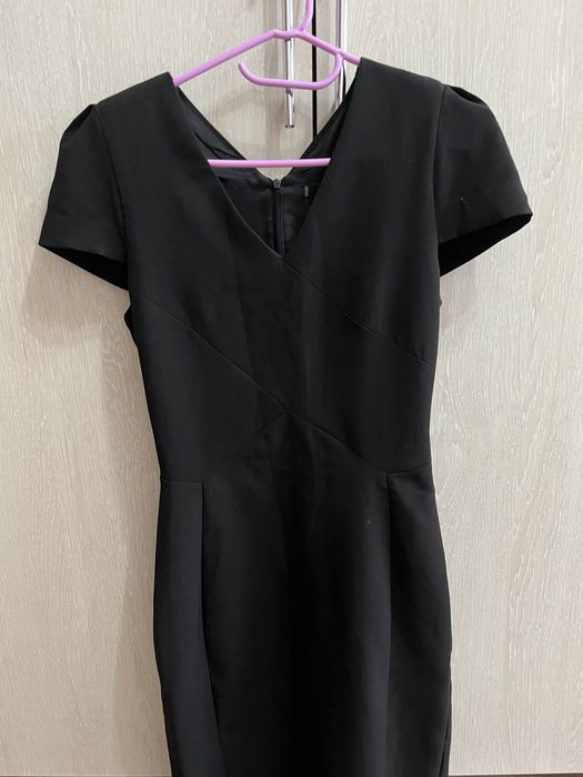 Продам платья манго размкры 42-44