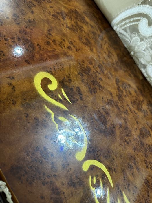 Стол стул сотилади мехмонхонага