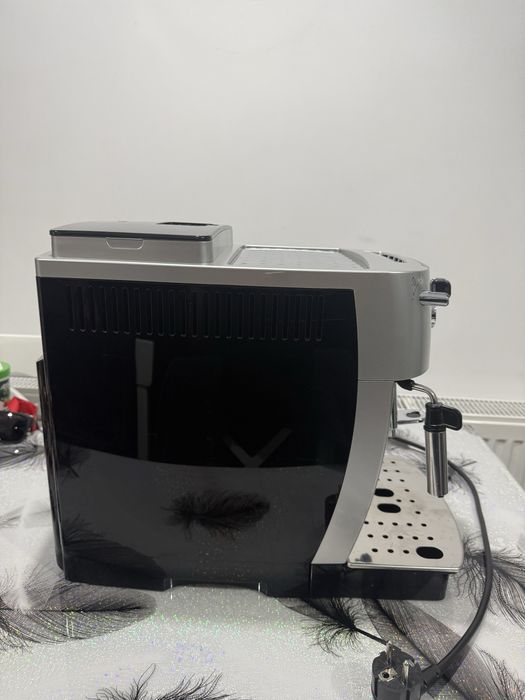 Delonghi Magnifica S și Delonghi Dolce Gusto