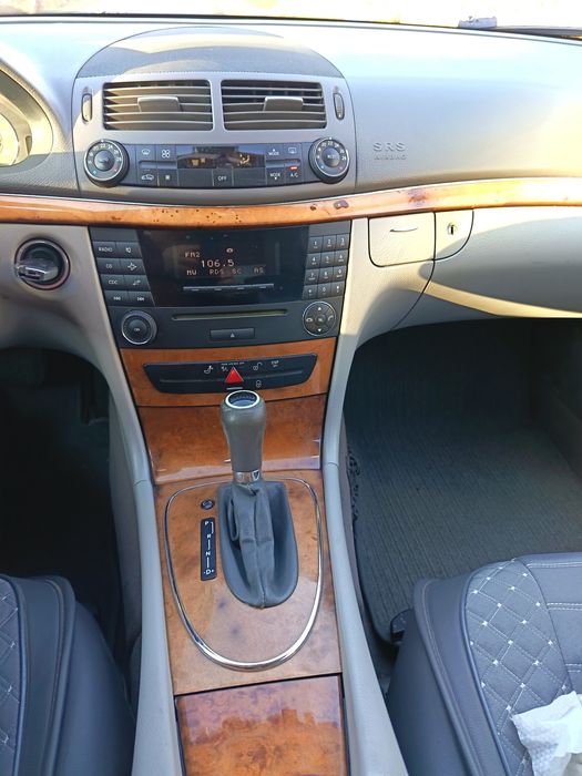 Vând Mercedes E 220