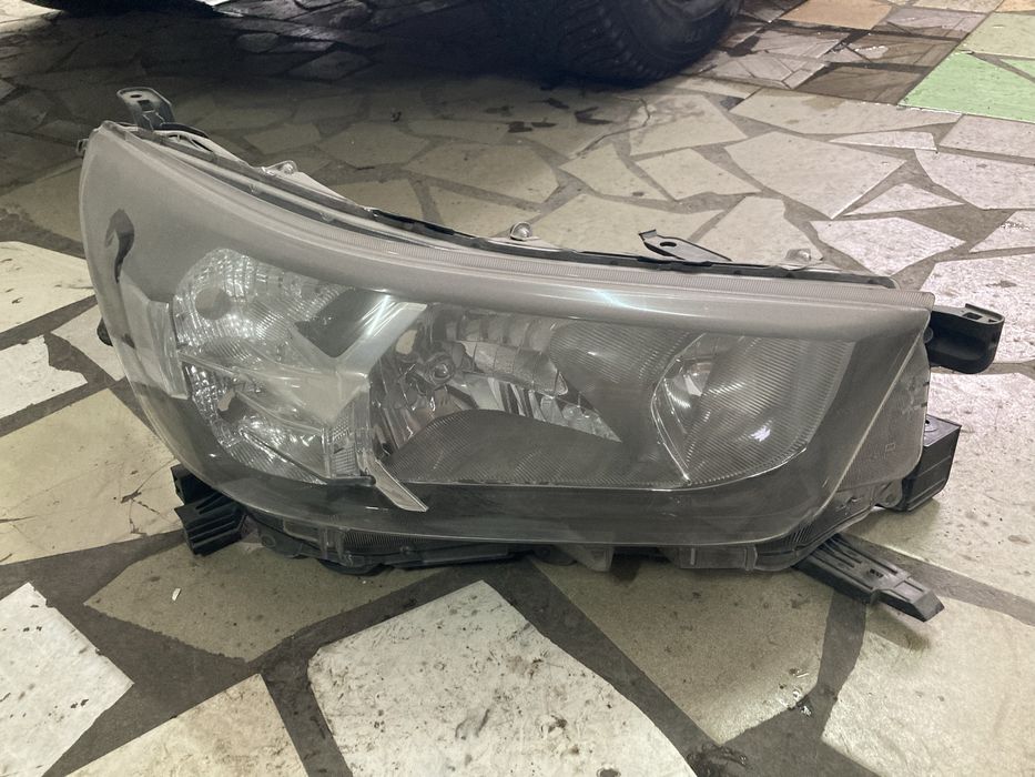 Фара передняя правая Тойота Хайлюкс 8 / Toyota Hilux 8
