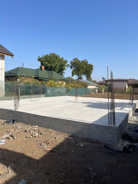 Oportunitate excelentă – Teren cu fundație și placă turnată.