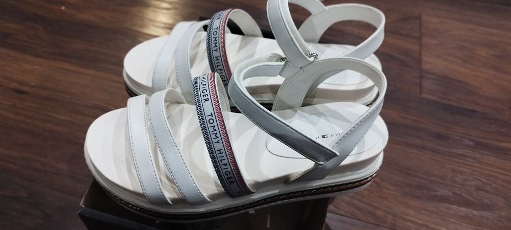 Tommy Hilfiger 33