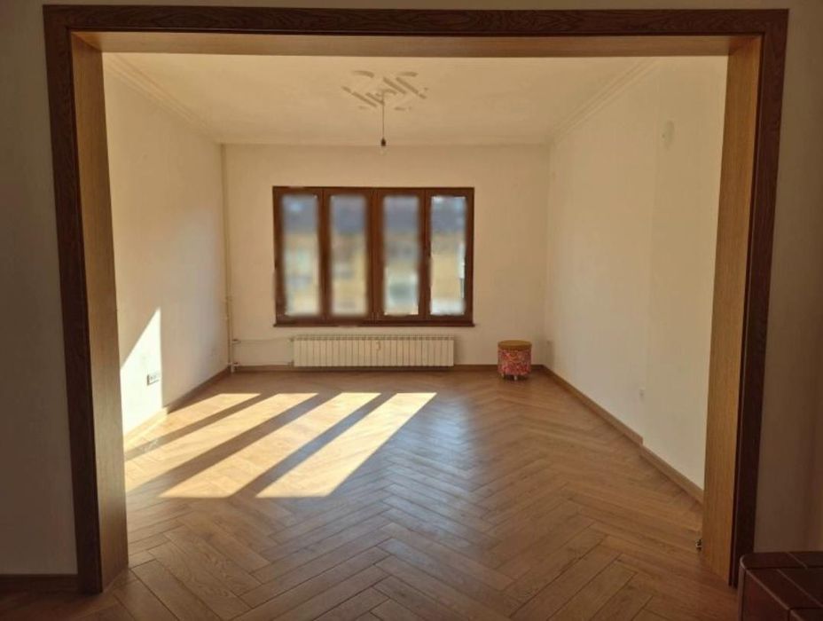 Продава се Тристаен апартамент в София, Център - 100 кв.м за 2805 €/кв.м - Снимка #1