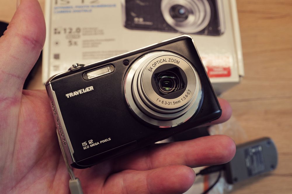 Aparat foto Traveler ca NOU la cutie 12Mp card instagram  powershot