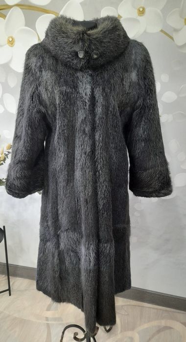 Продам две натуральные шубы.