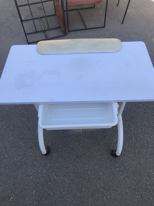 Столик для манекюра