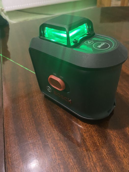 Лазарен нивелир BOSCH