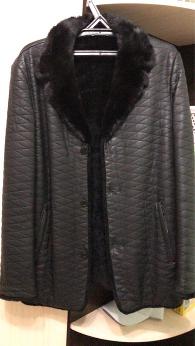 Продам мужсккю дубленку.