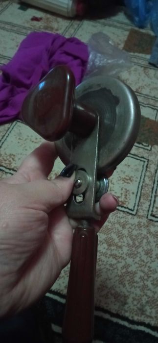 Доска гладильная и утюг