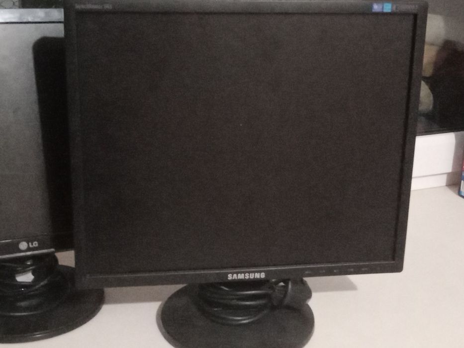 Монитор Б/У на запчасти не рабочие