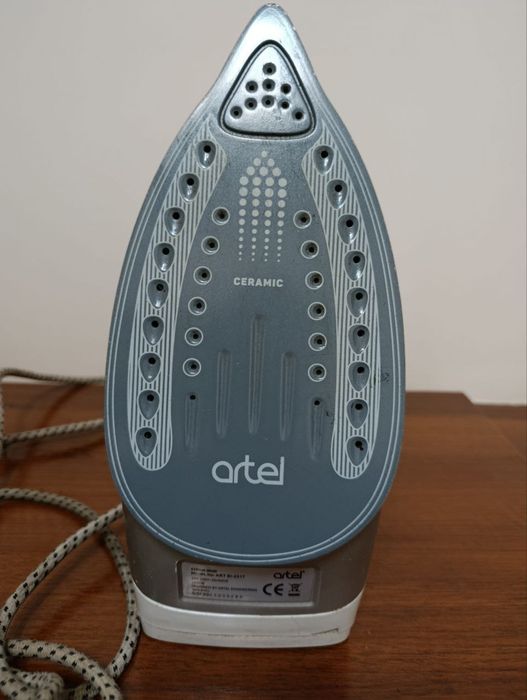 Паровой утюг Artel