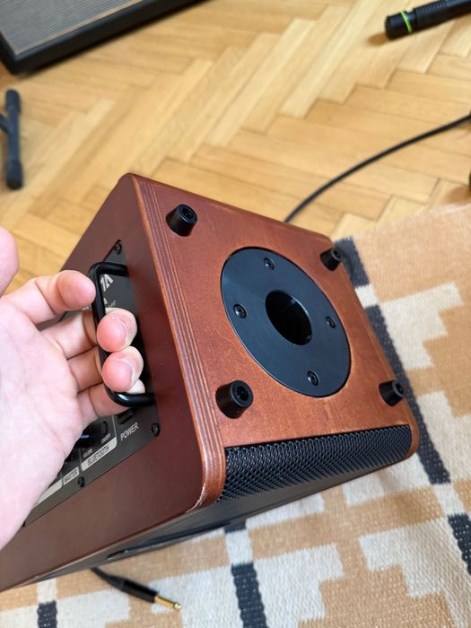 Boxă Street busking