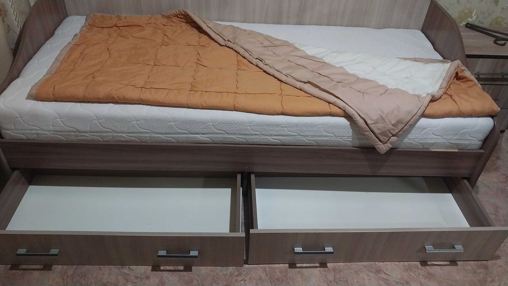 Кровать односпальная б/у